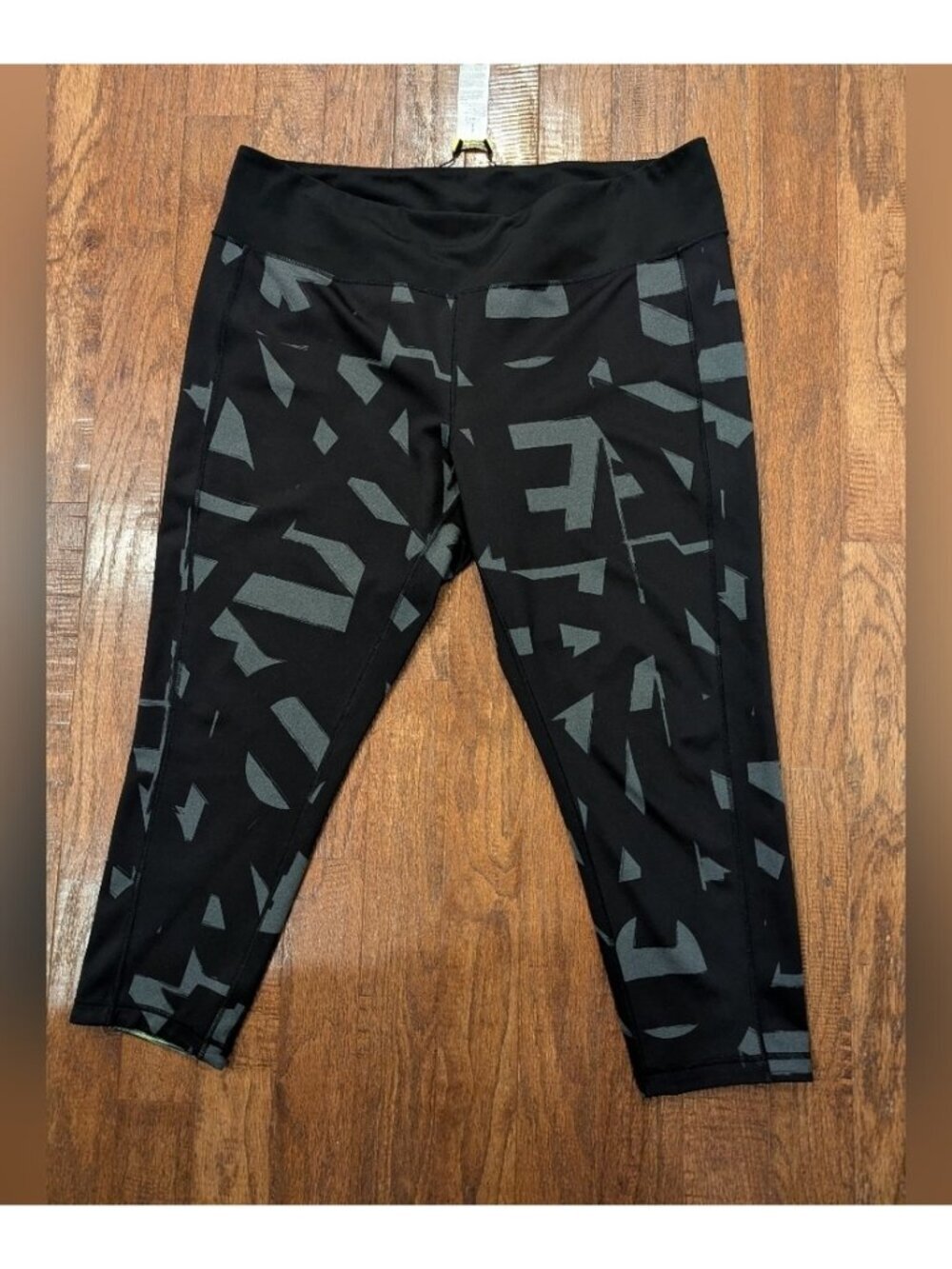 Nola Reversible Printed Gym Legging plus size 3x, geometric Gray/black Yellow